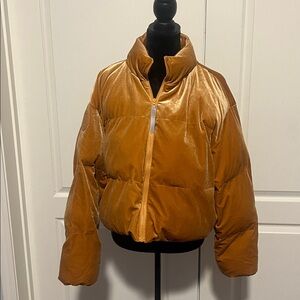 Medium fabletics Wander Velour Cropped Puffer Jacket size Medium